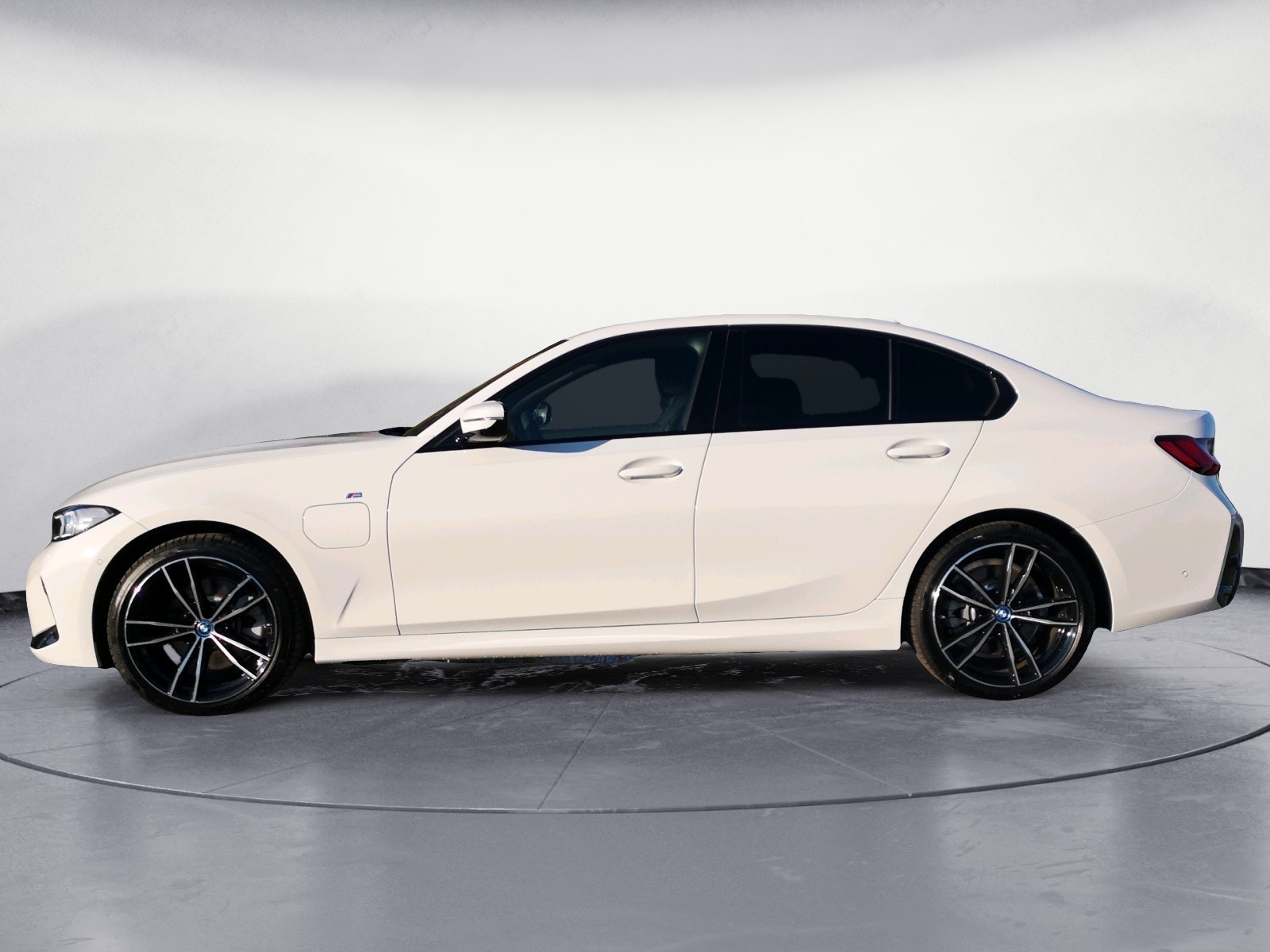 BMW - 330e xDrive Limousine