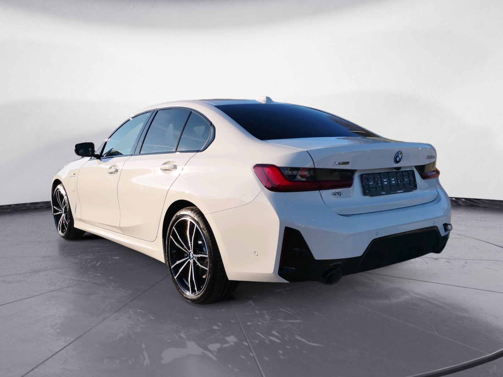 BMW - 330e xDrive Limousine