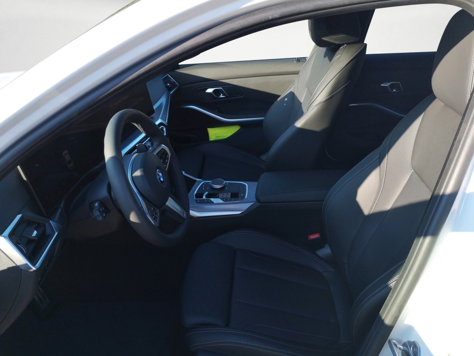 BMW - 330e xDrive Limousine