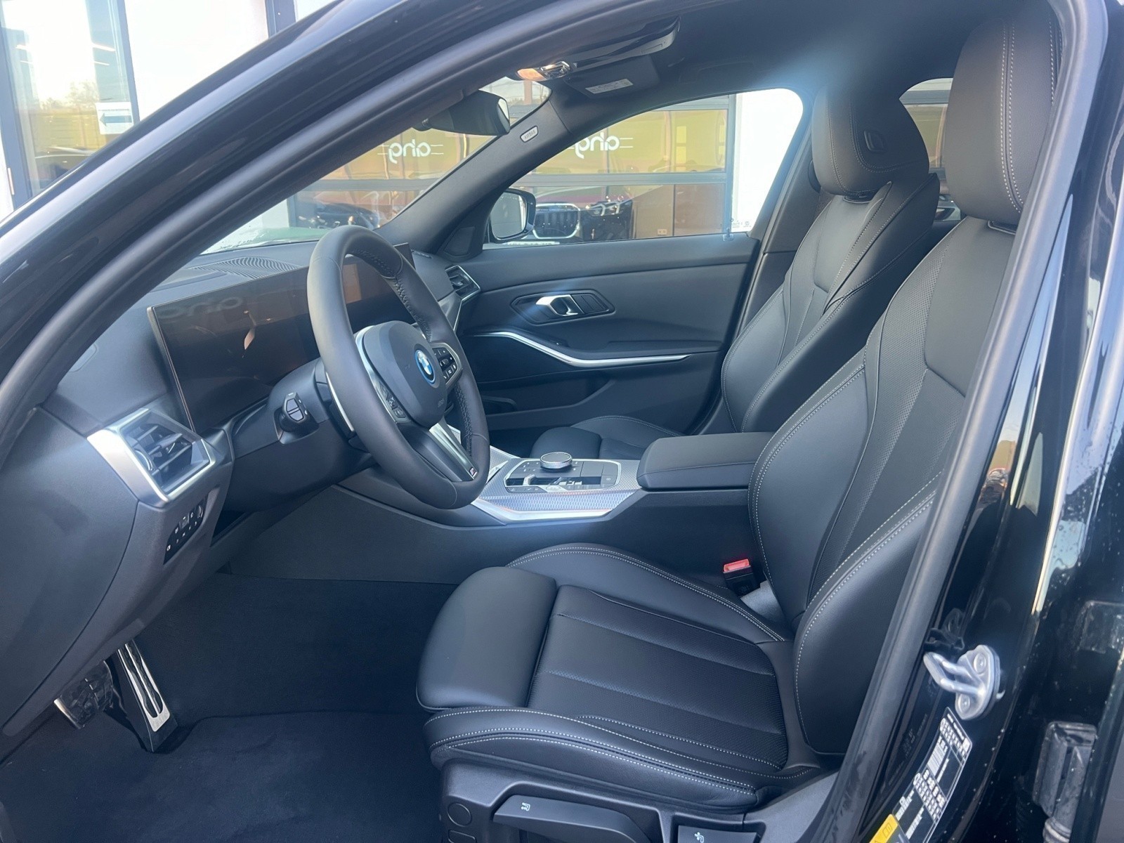 BMW - 330e xDrive Limousine