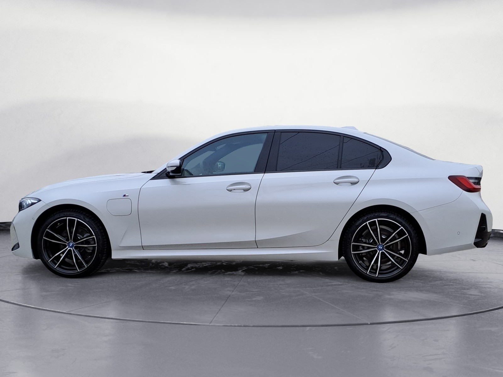 BMW - 330e xDrive Limousine