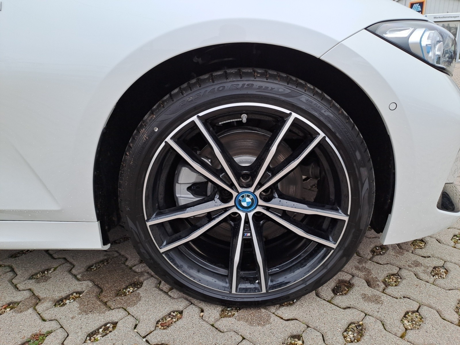 BMW - 330e xDrive Limousine