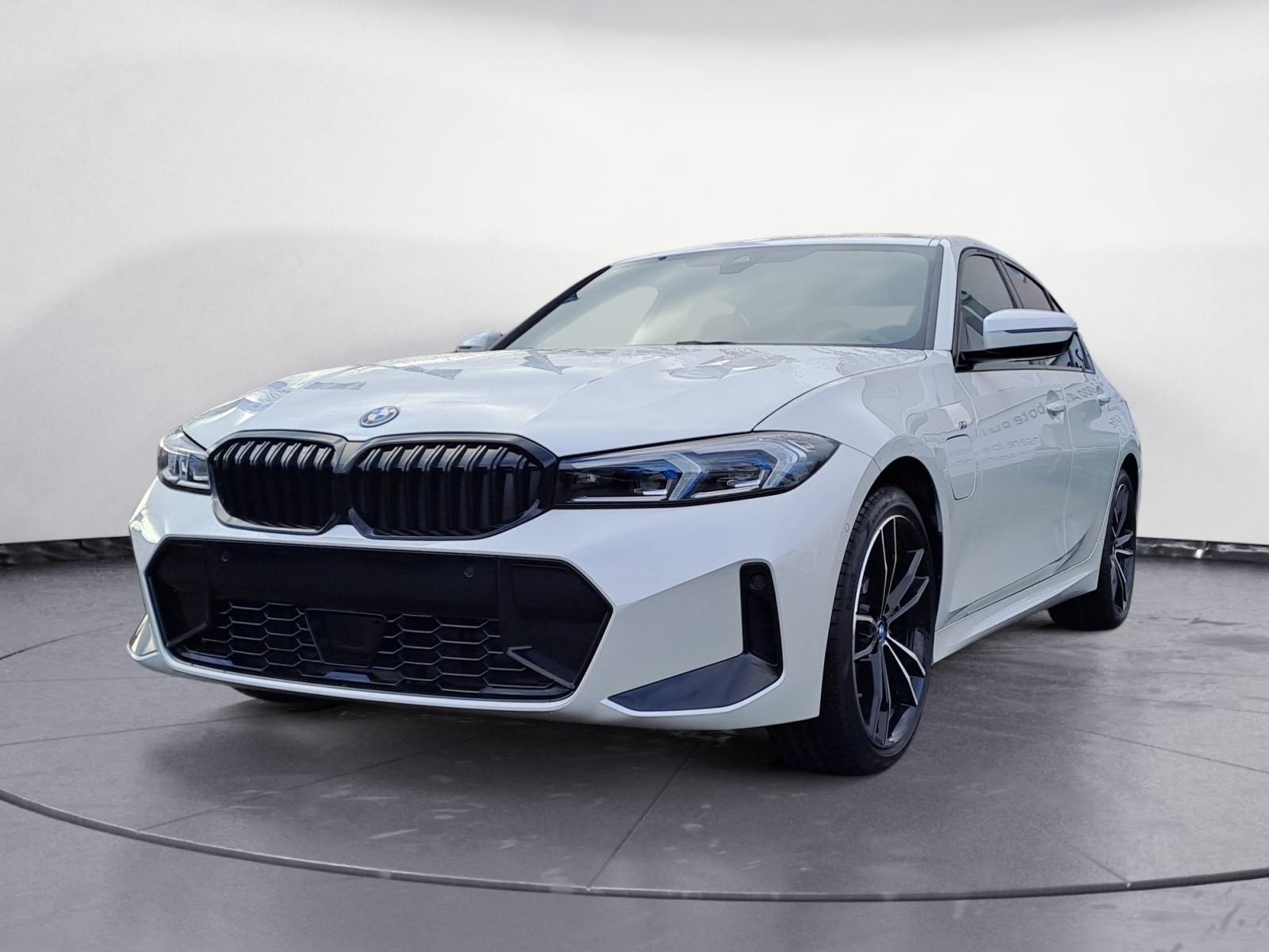 BMW - 330e xDrive Limousine