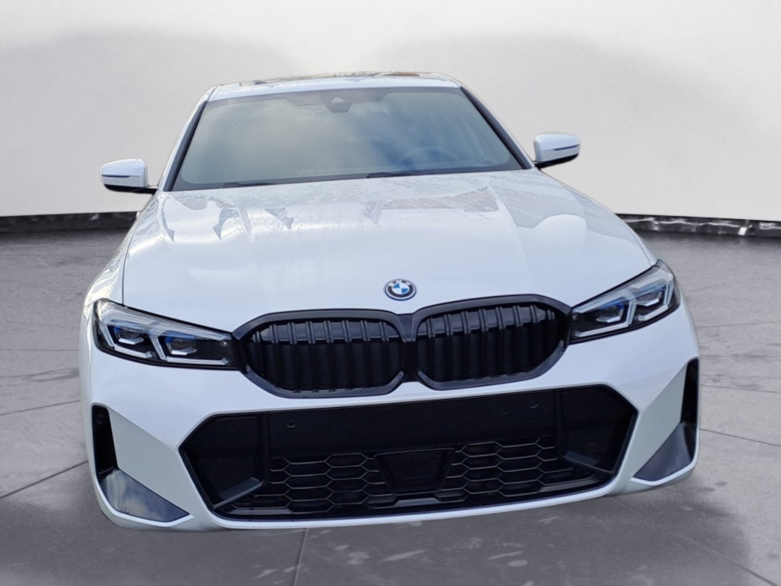 BMW - 330e xDrive Limousine
