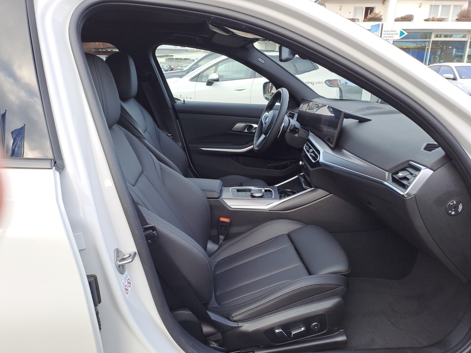 BMW - 330e xDrive Limousine