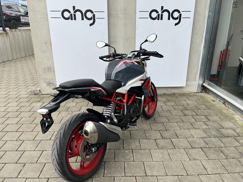 BMW Motorrad - G 310 R mit Schutzbügeln