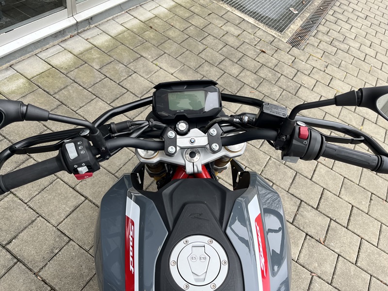 BMW Motorrad - G 310 R mit Schutzbügeln