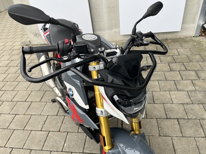 BMW Motorrad - G 310 R mit Schutzbügeln