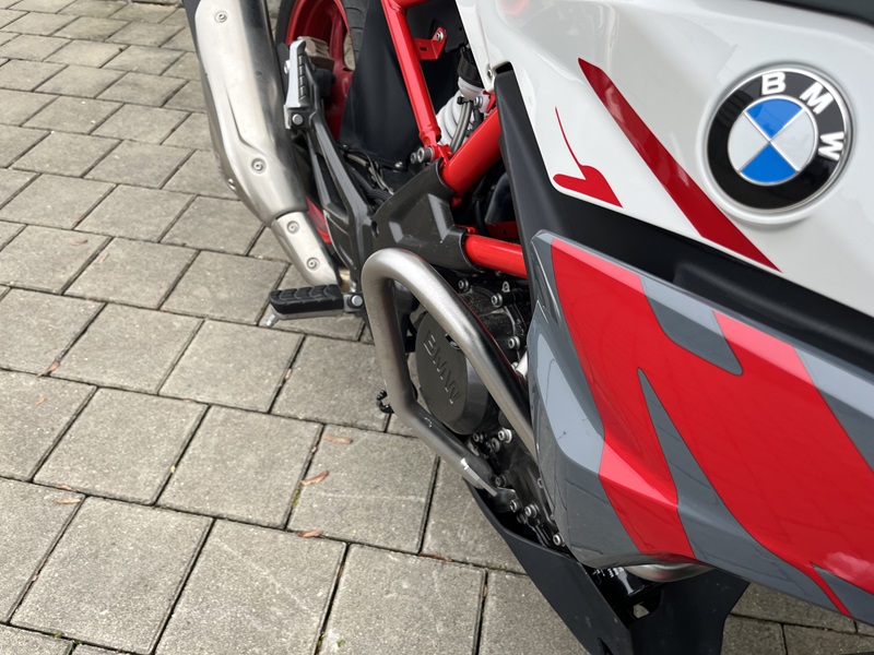BMW Motorrad - G 310 R mit Schutzbügeln