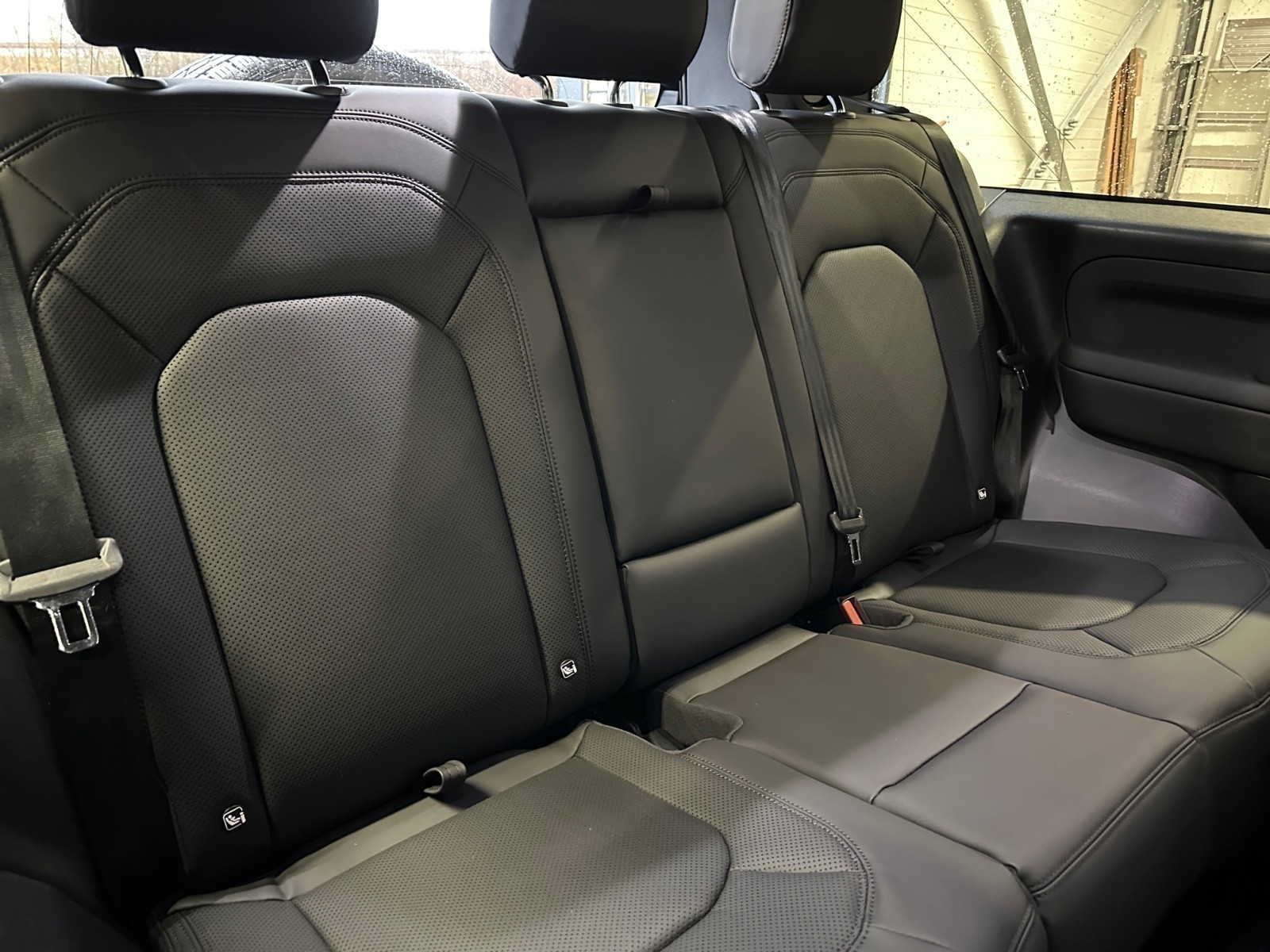 Land Rover - Defender 90 D300 X-Dynamic SE