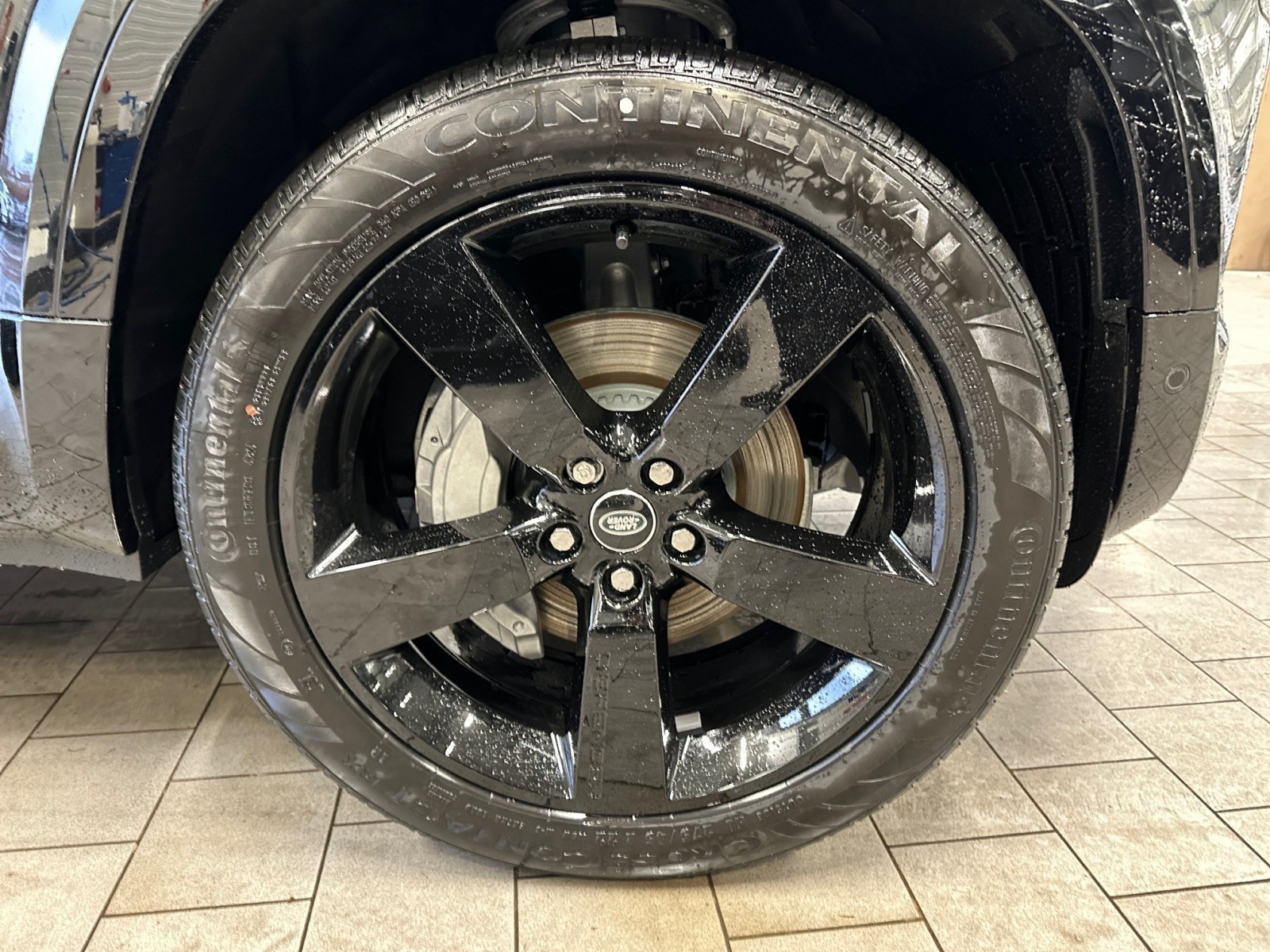 Land Rover - Defender 90 D300 X-Dynamic SE