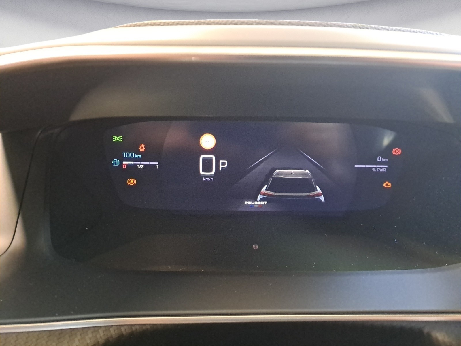 Peugeot - 2008 GT HYBRID 136 e-DSC6