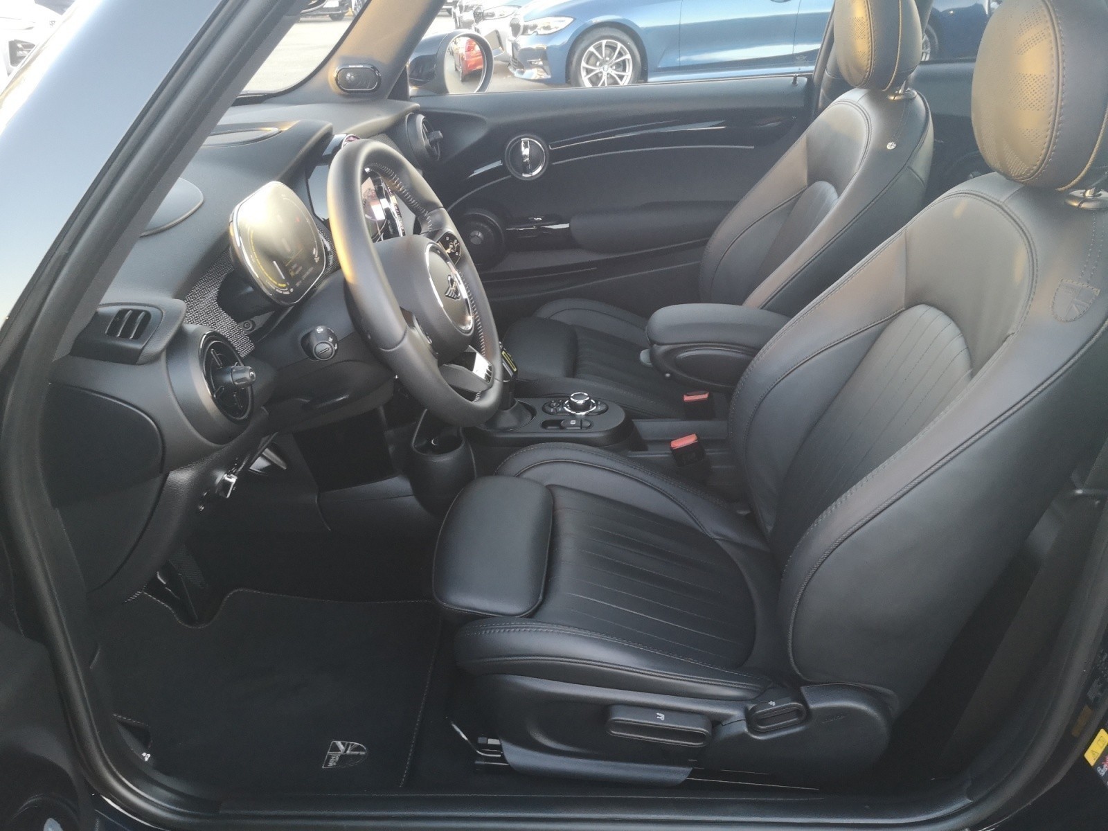 MINI - Cooper SE. MINI Yours Trim