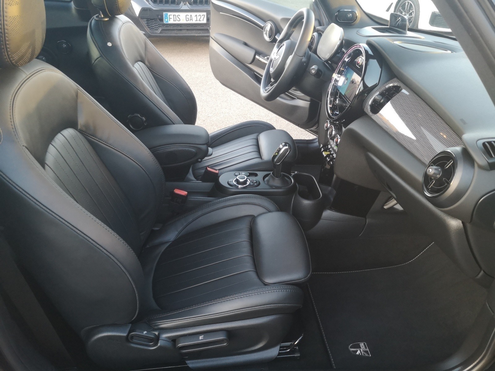 MINI - Cooper SE. MINI Yours Trim