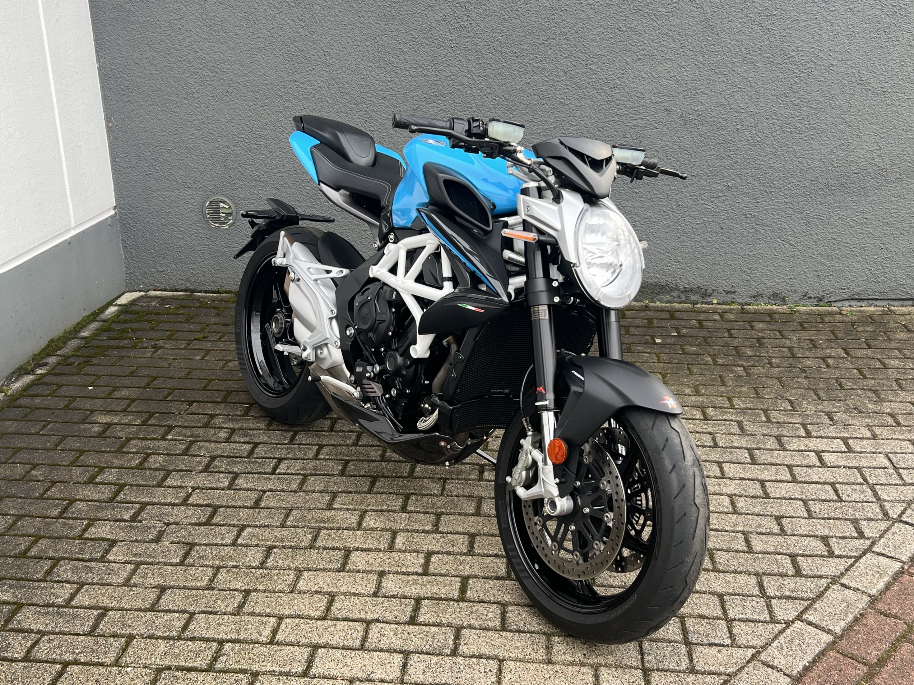 Andere - Brutale 800