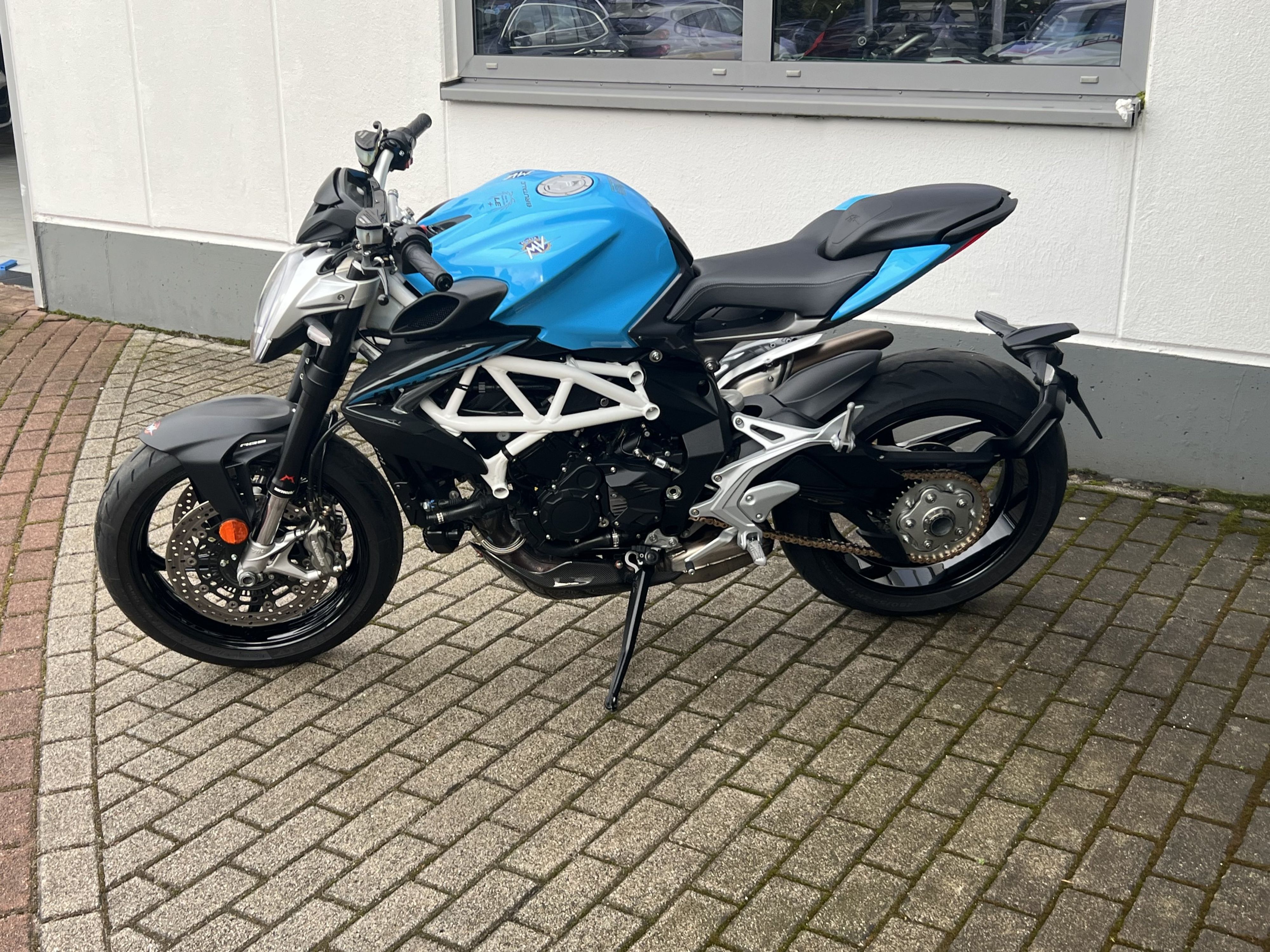 Andere - Brutale 800