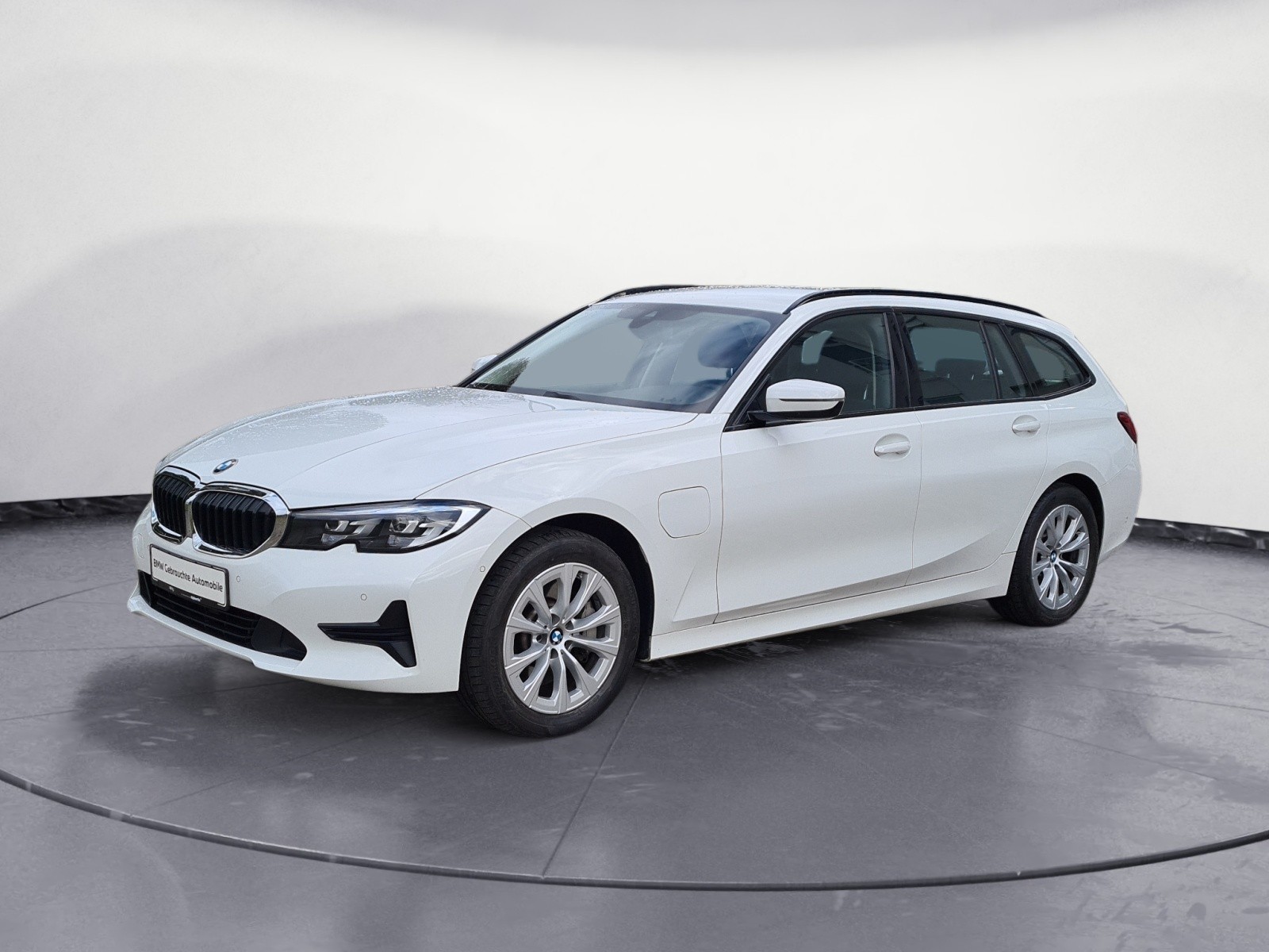 BMW - 330e Touring Advantage Automatic