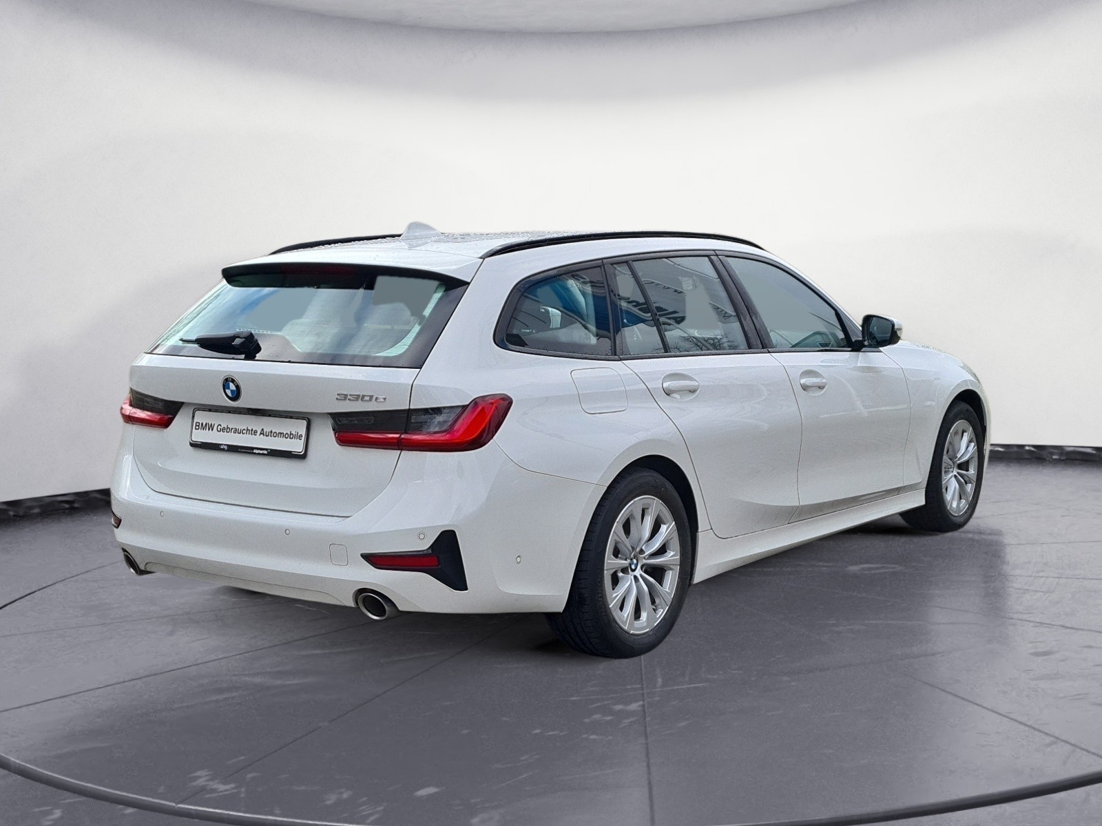 BMW - 330e Touring Advantage Automatic