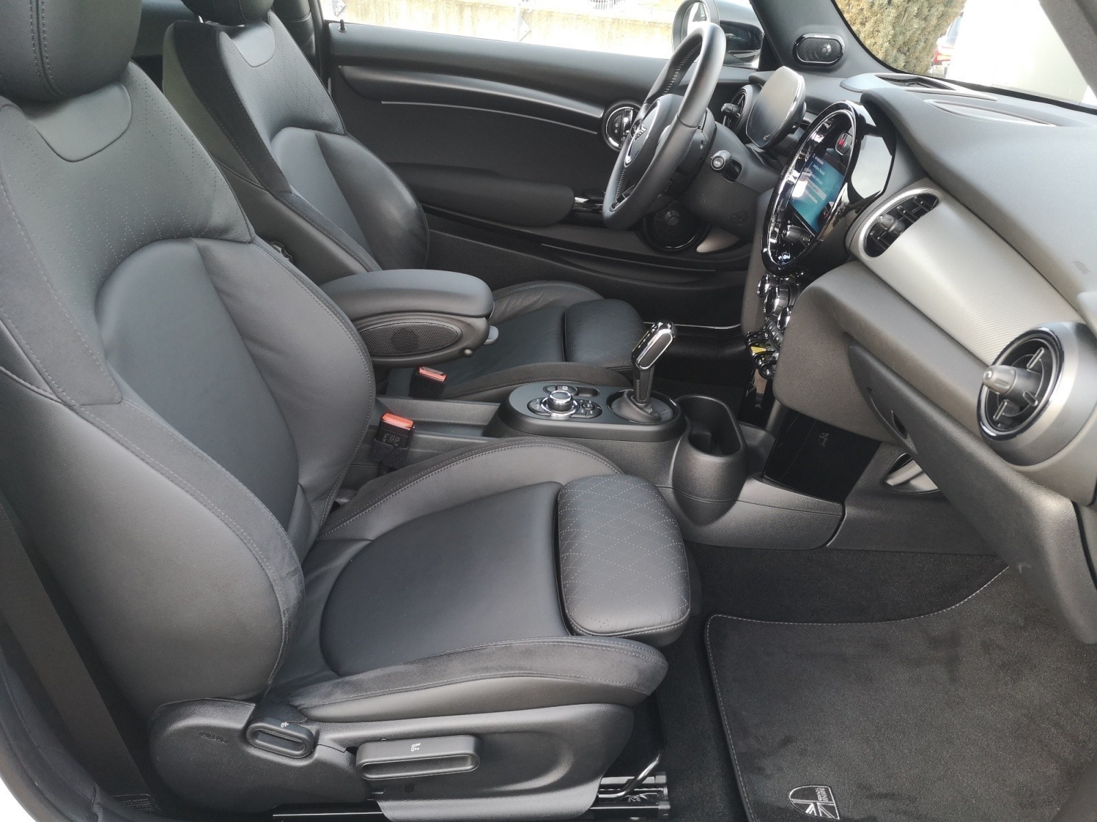 MINI - Cooper SE. MINI Yours Trim