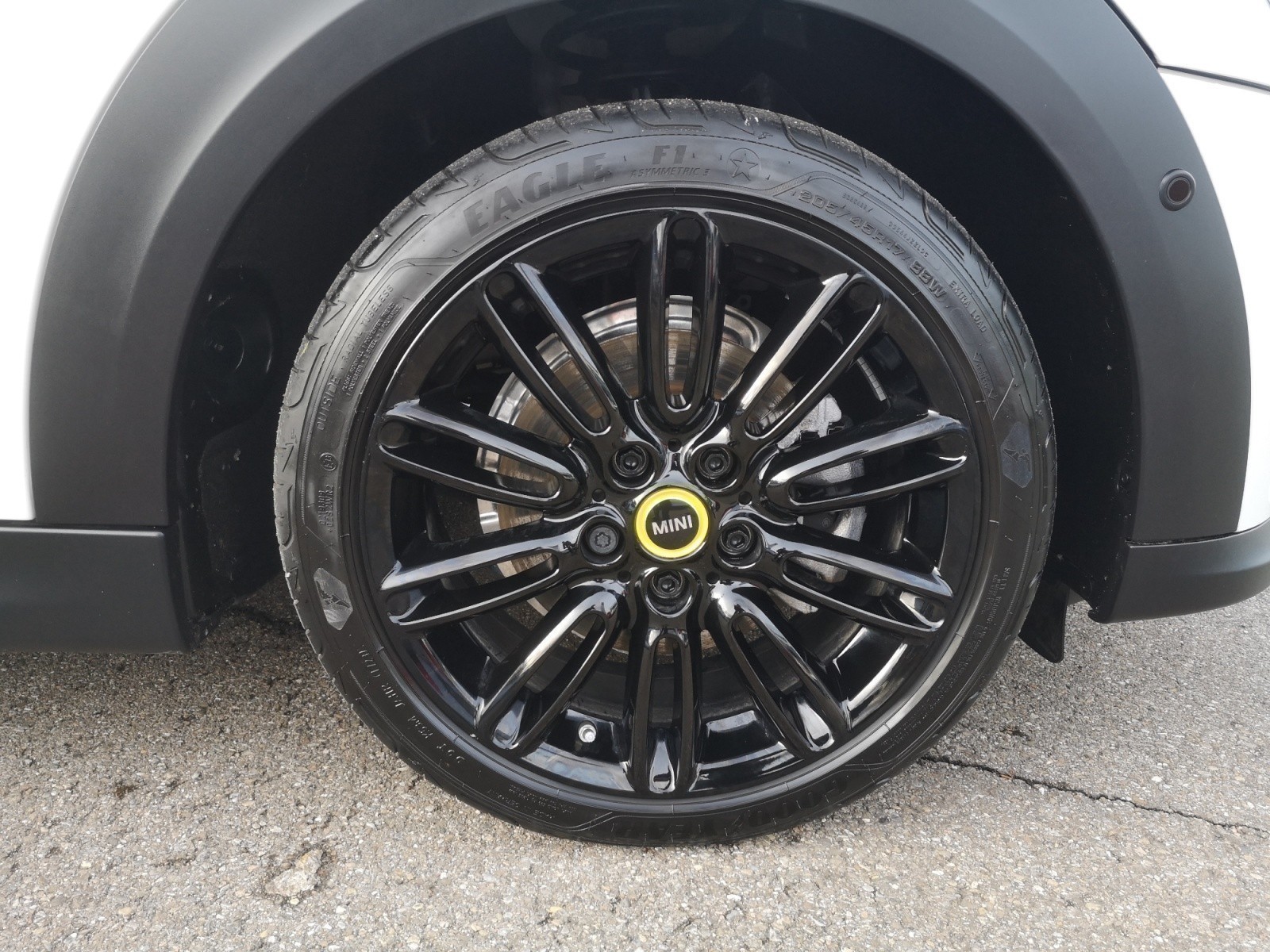 MINI - Cooper SE. MINI Yours Trim
