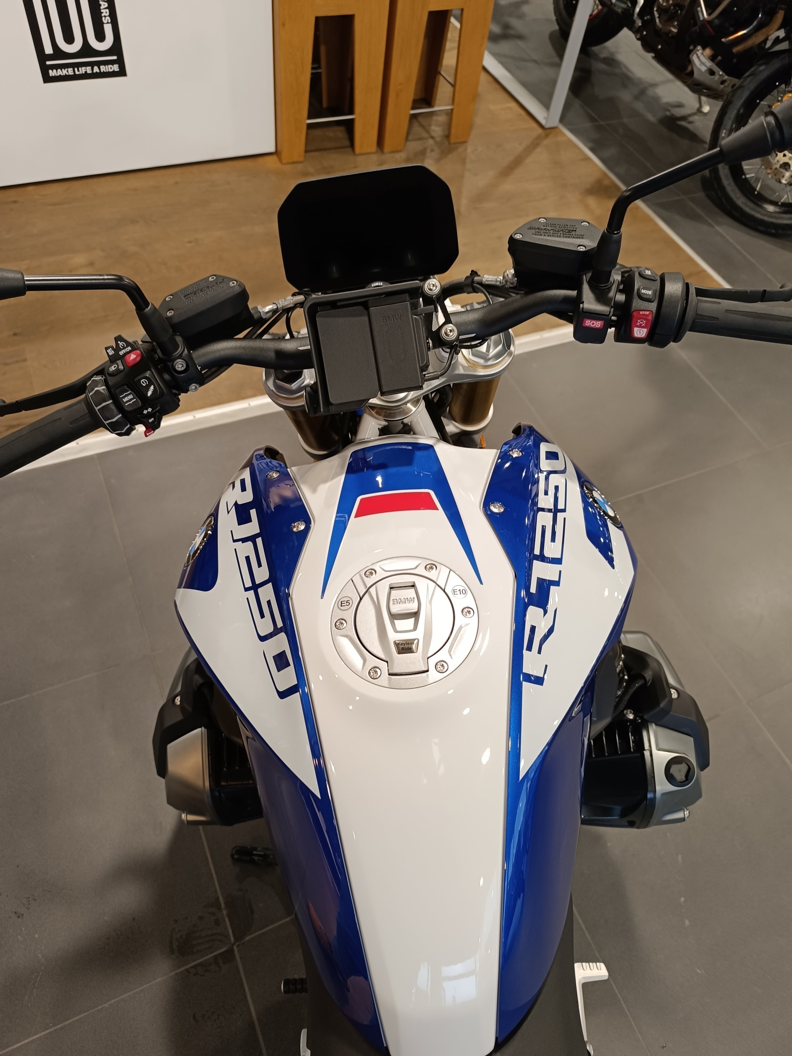 BMW Motorrad - R 1250 R mit Werksgarantie bis 2027