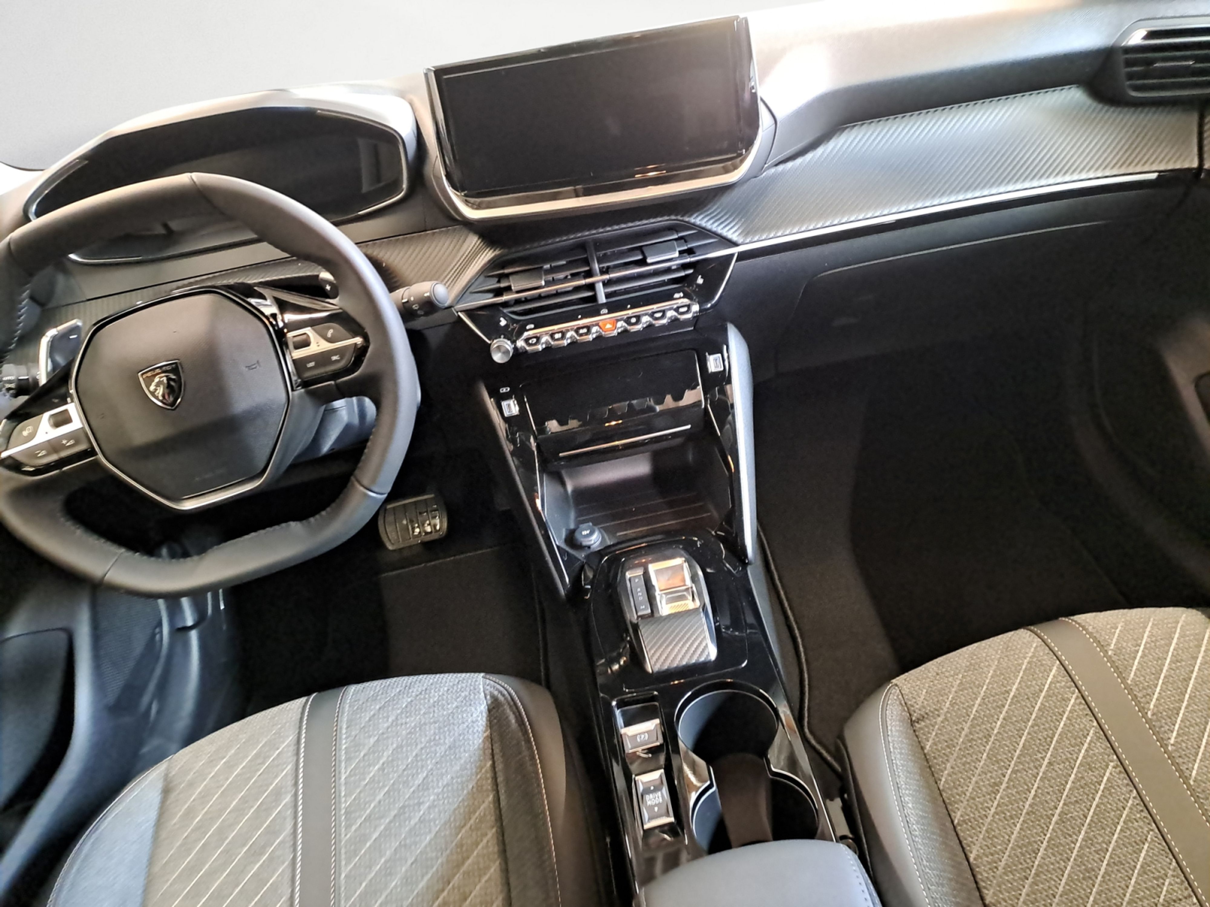 Peugeot - 208 Allure Hybrid 100 e-DSC6