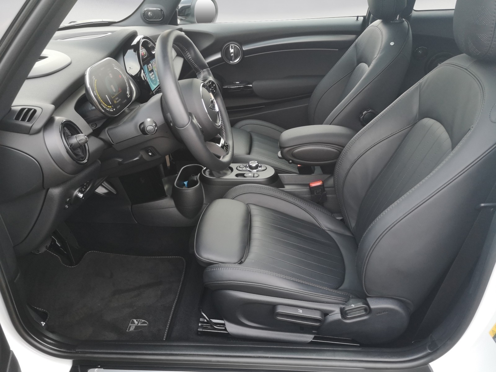 MINI - Cooper SE. MINI Yours Trim