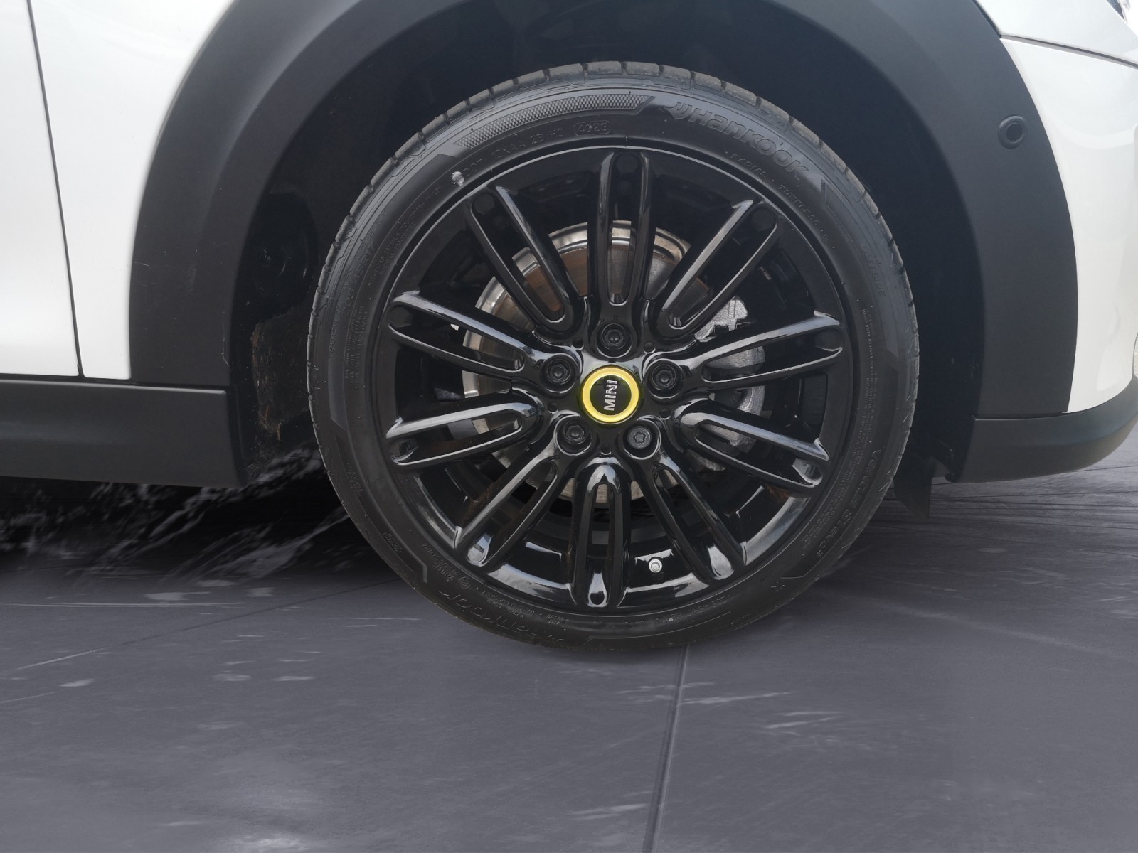 MINI - Cooper SE. MINI Yours Trim