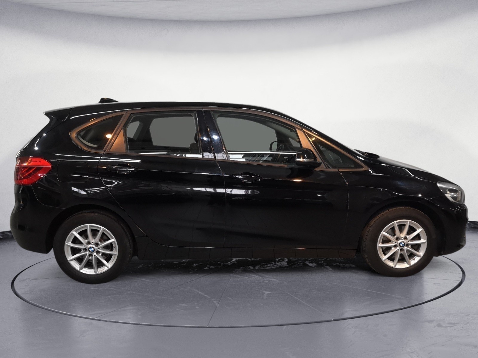 BMW - 218i Active Tourer Advantage