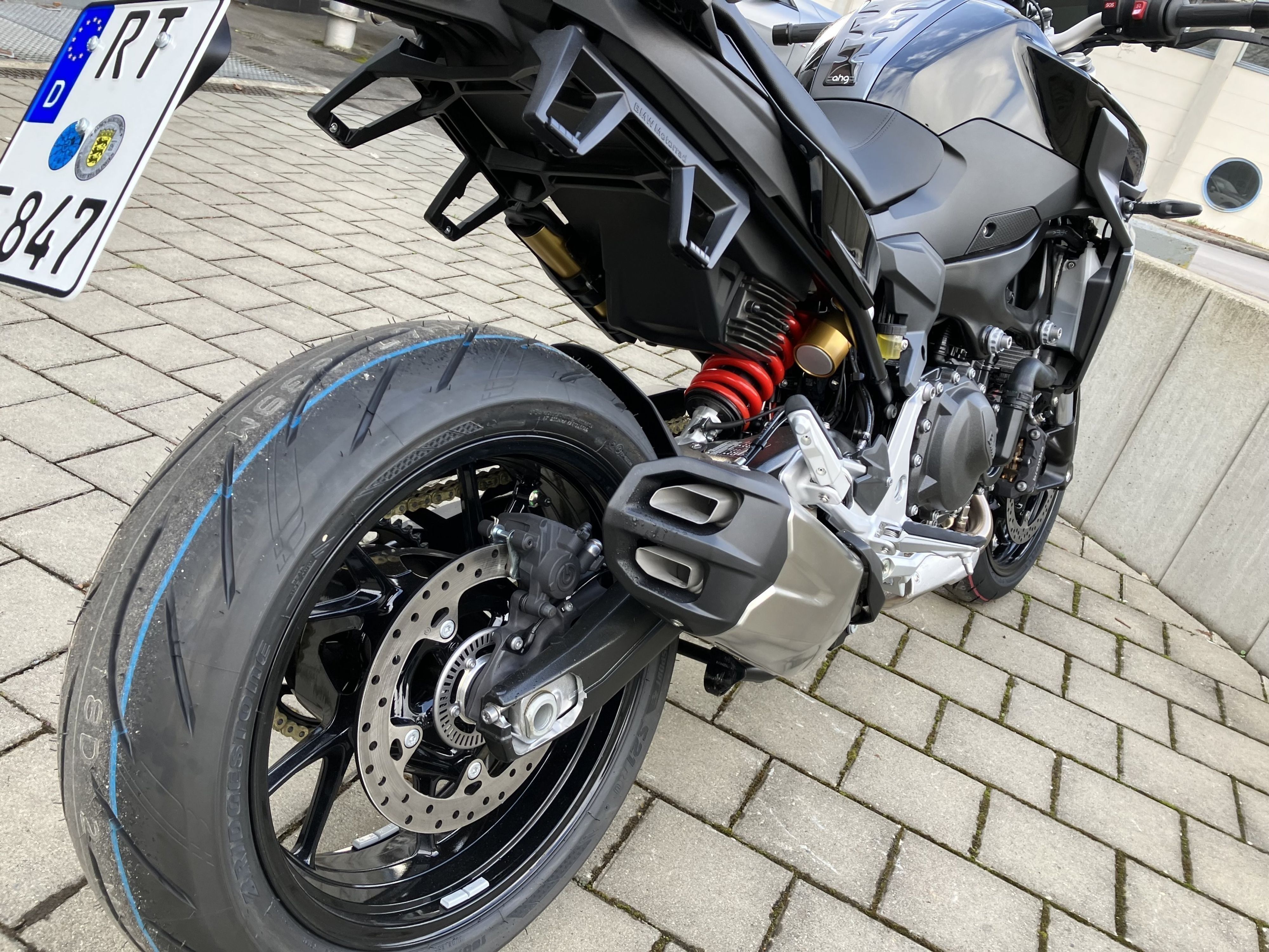 BMW Motorrad - F 900 R Triple Black