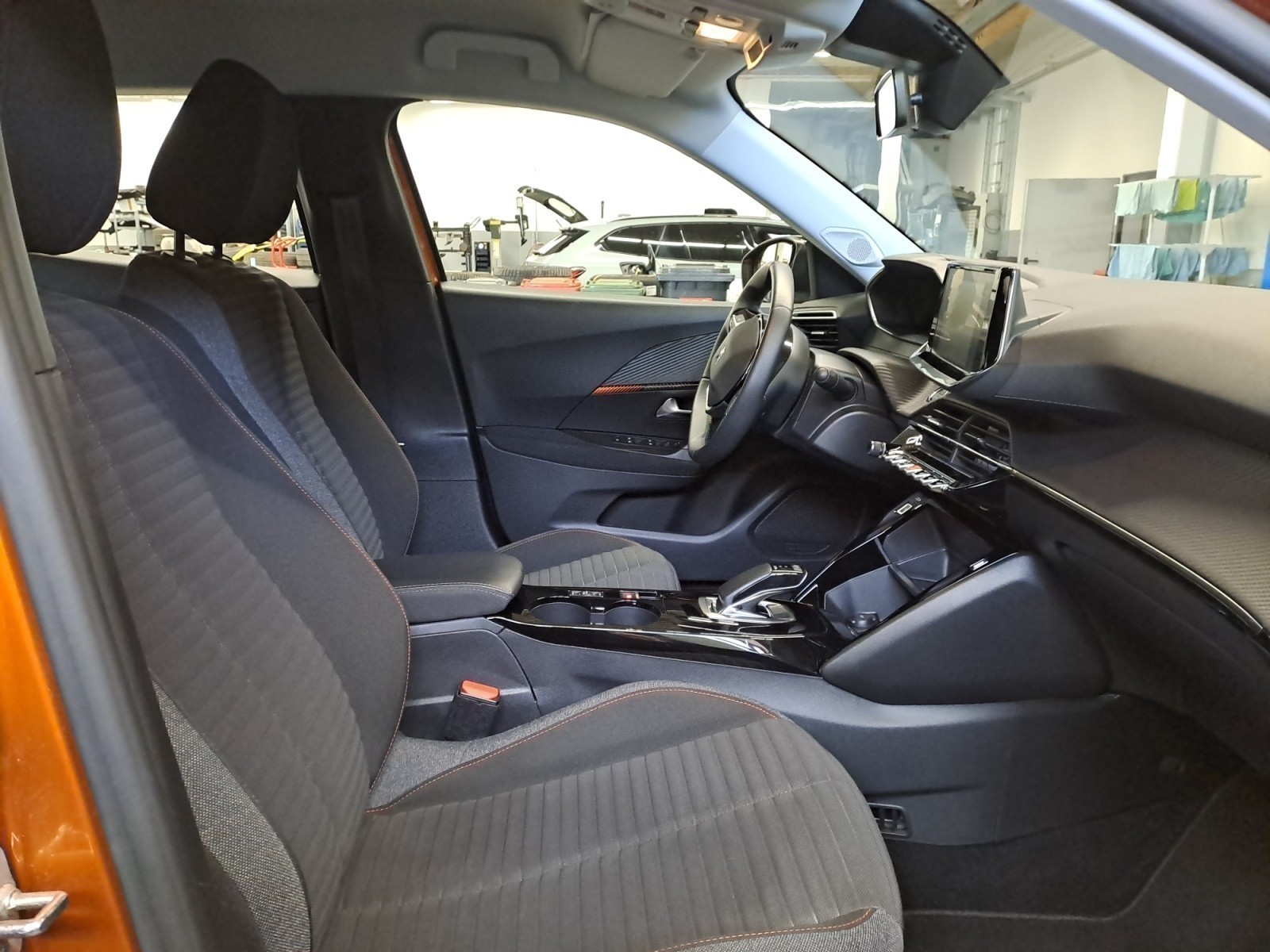 Peugeot - e-2008 136 Active