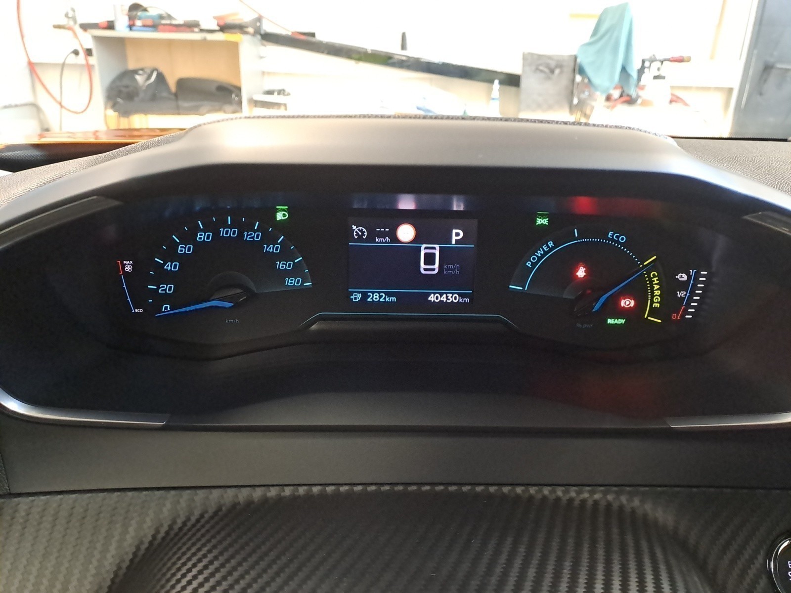 Peugeot - e-2008 136 Active