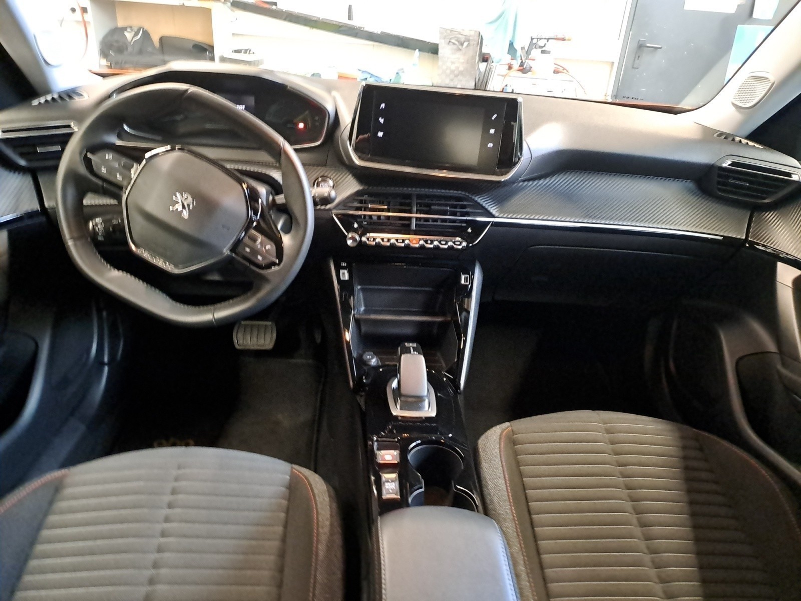 Peugeot - e-2008 136 Active