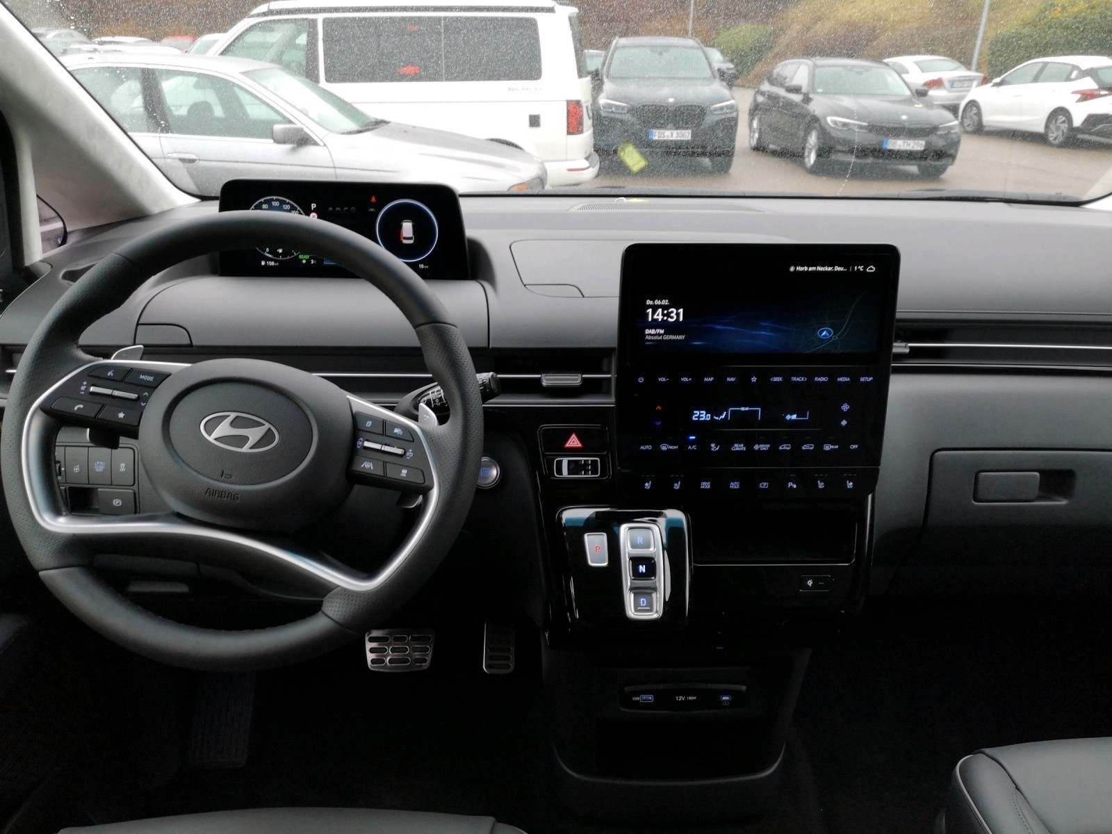 Hyundai - STARIA 7-Sitzer HEV Signature