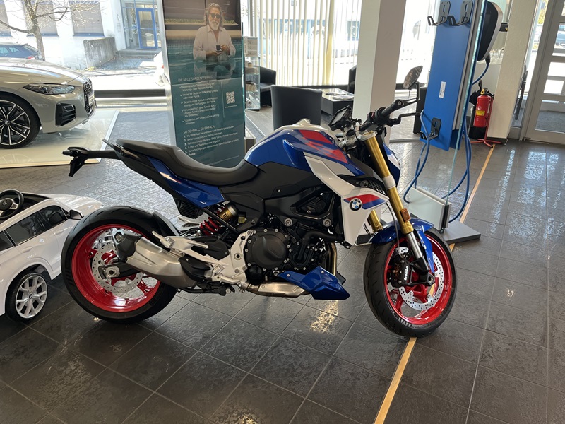 BMW Motorrad - F 900 R sofort verfügbar