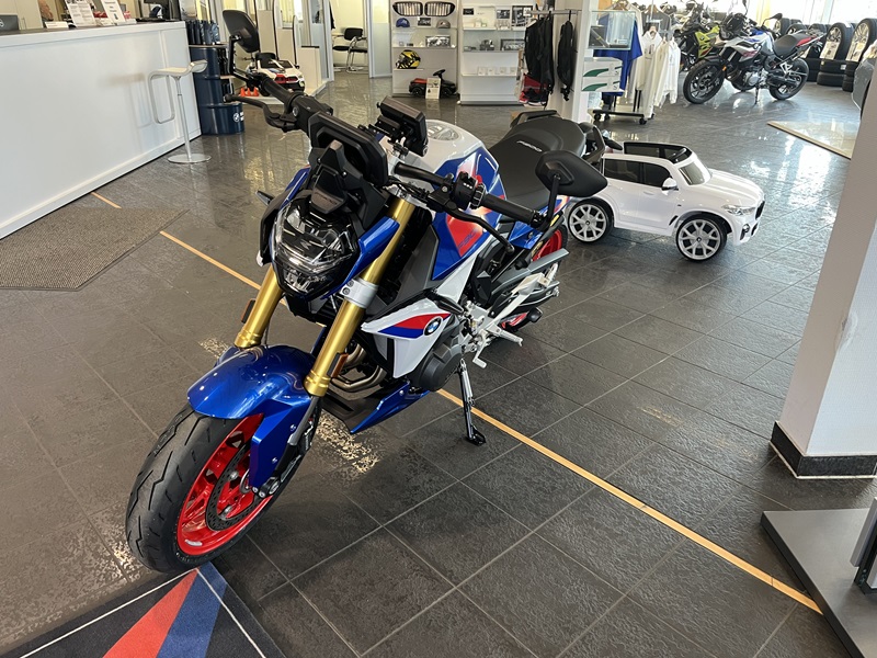 BMW Motorrad - F 900 R sofort verfügbar