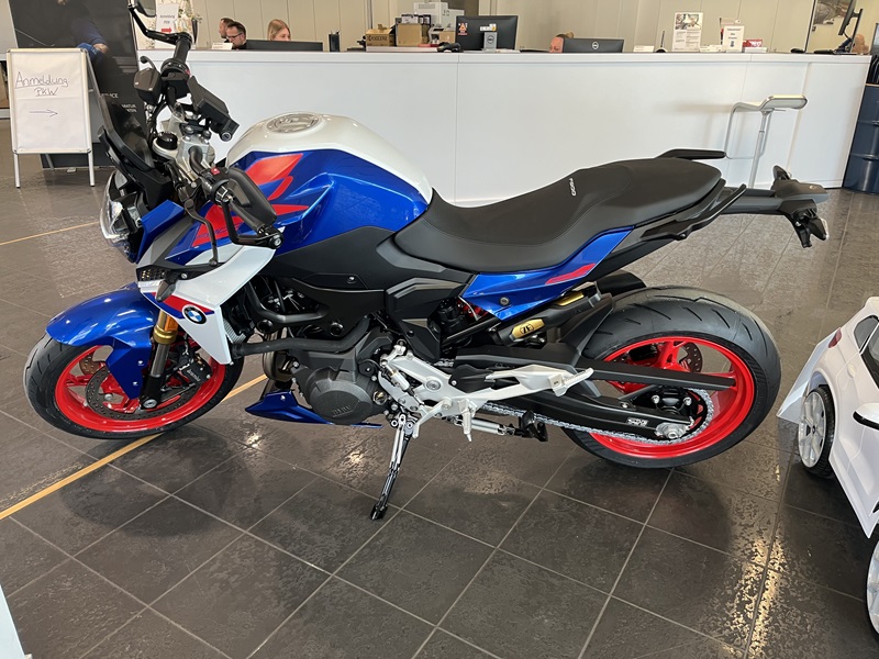 BMW Motorrad - F 900 R sofort verfügbar