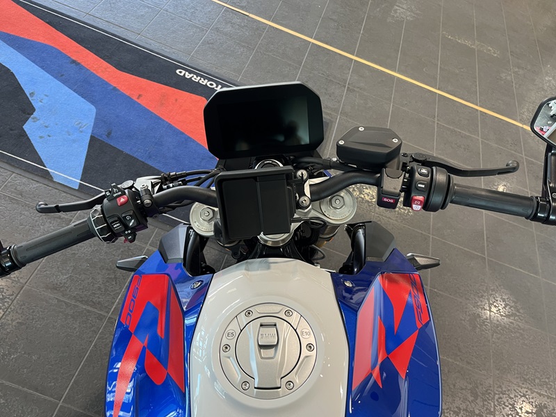 BMW Motorrad - F 900 R sofort verfügbar