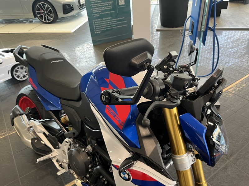 BMW Motorrad - F 900 R sofort verfügbar