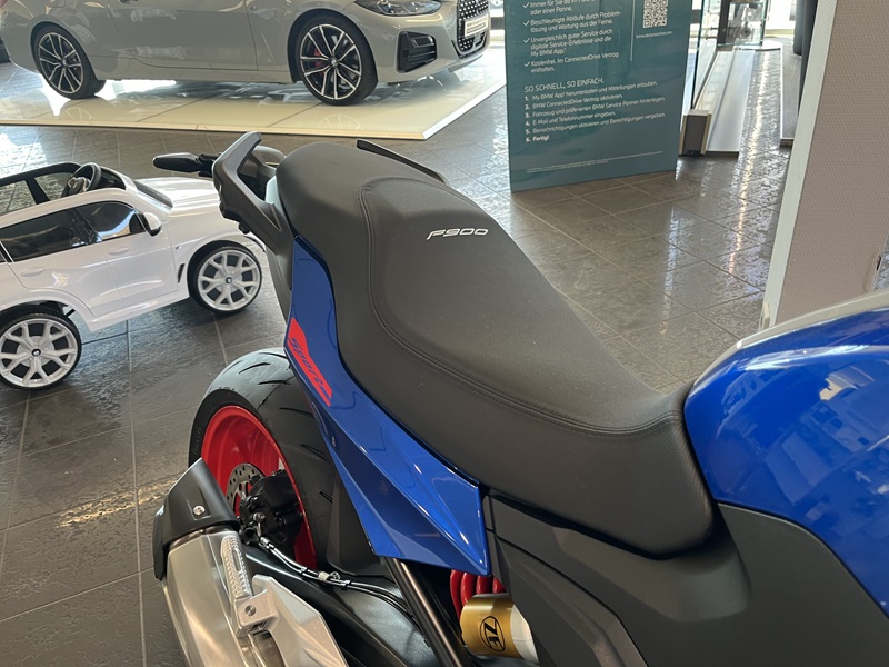 BMW Motorrad - F 900 R sofort verfügbar