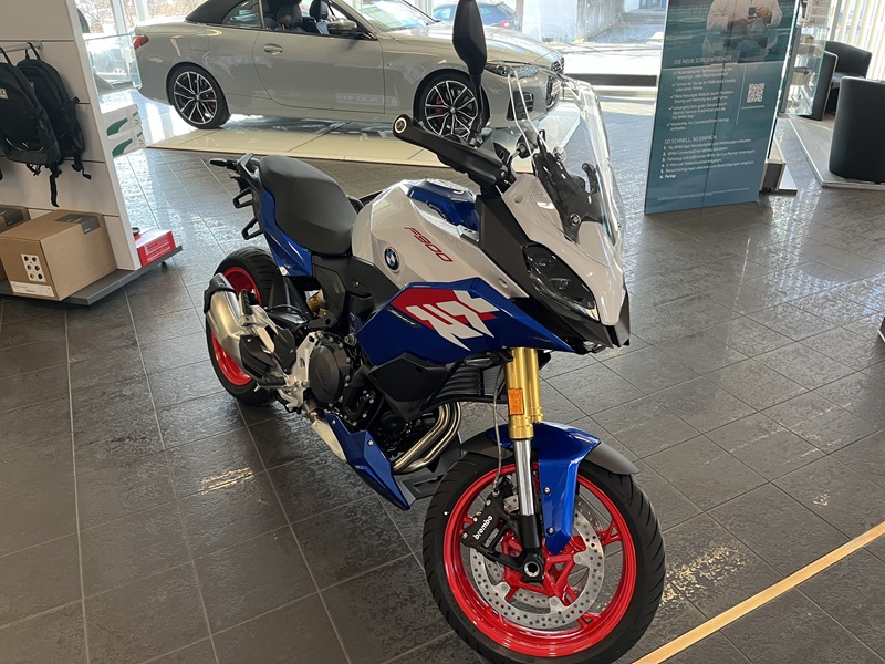 BMW Motorrad - F 900 XR sofort verfügbar