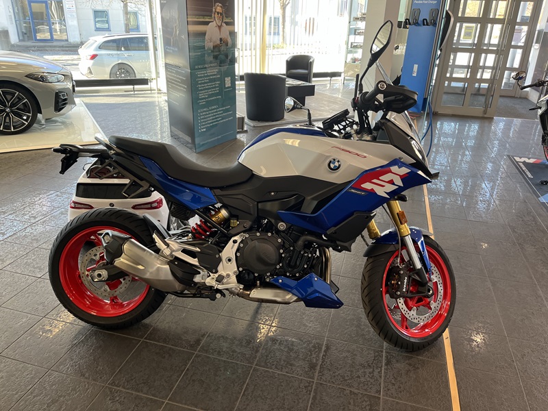 BMW Motorrad - F 900 XR sofort verfügbar