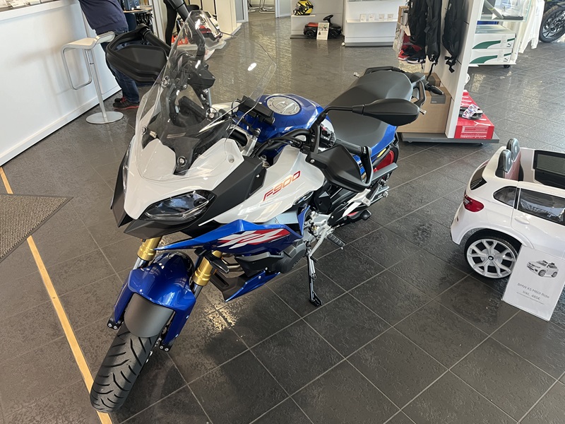 BMW Motorrad - F 900 XR sofort verfügbar