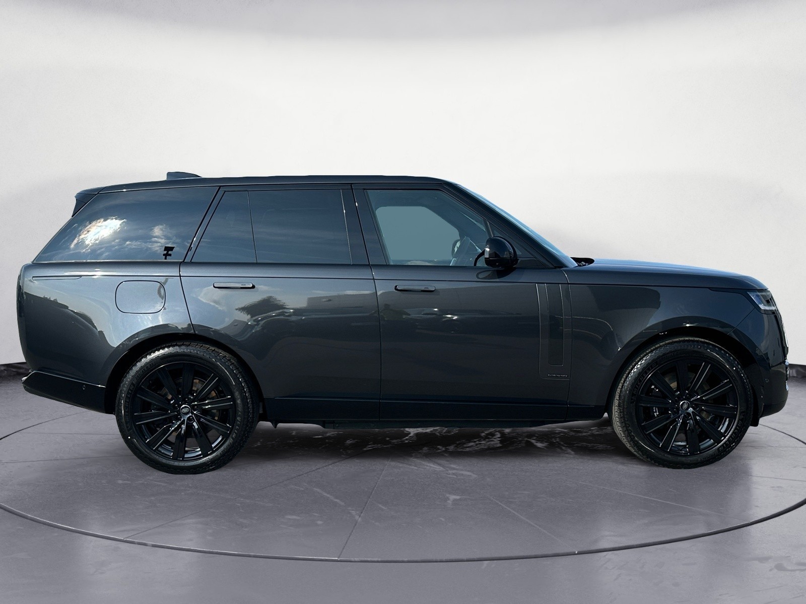 Land Rover - Range Rover P550e Autobiography