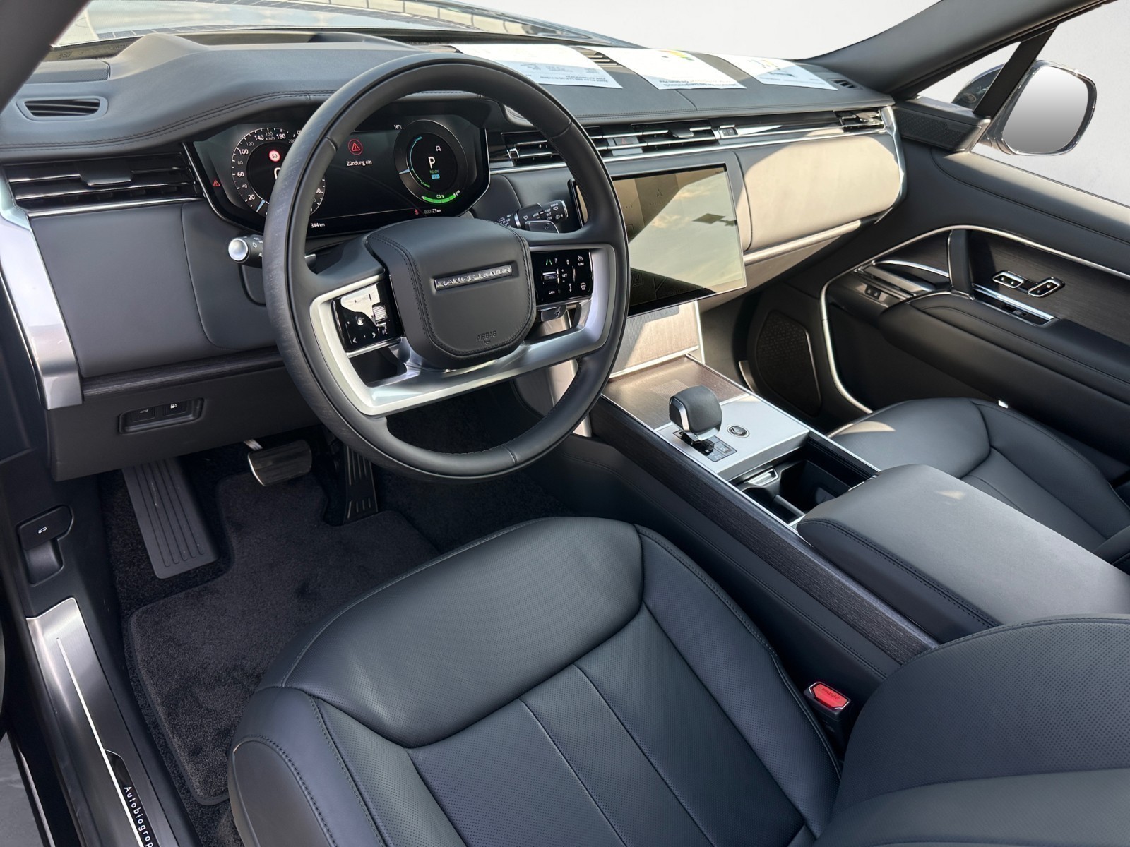 Land Rover - Range Rover P550e Autobiography