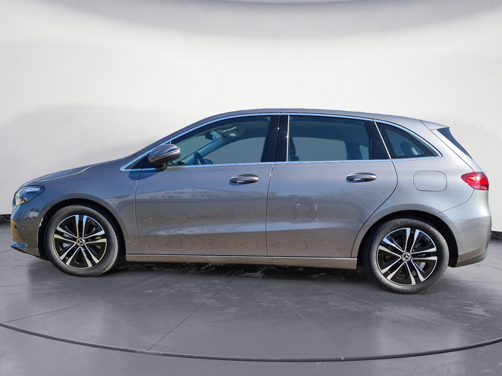 Mercedes-Benz - B 220 4 matic