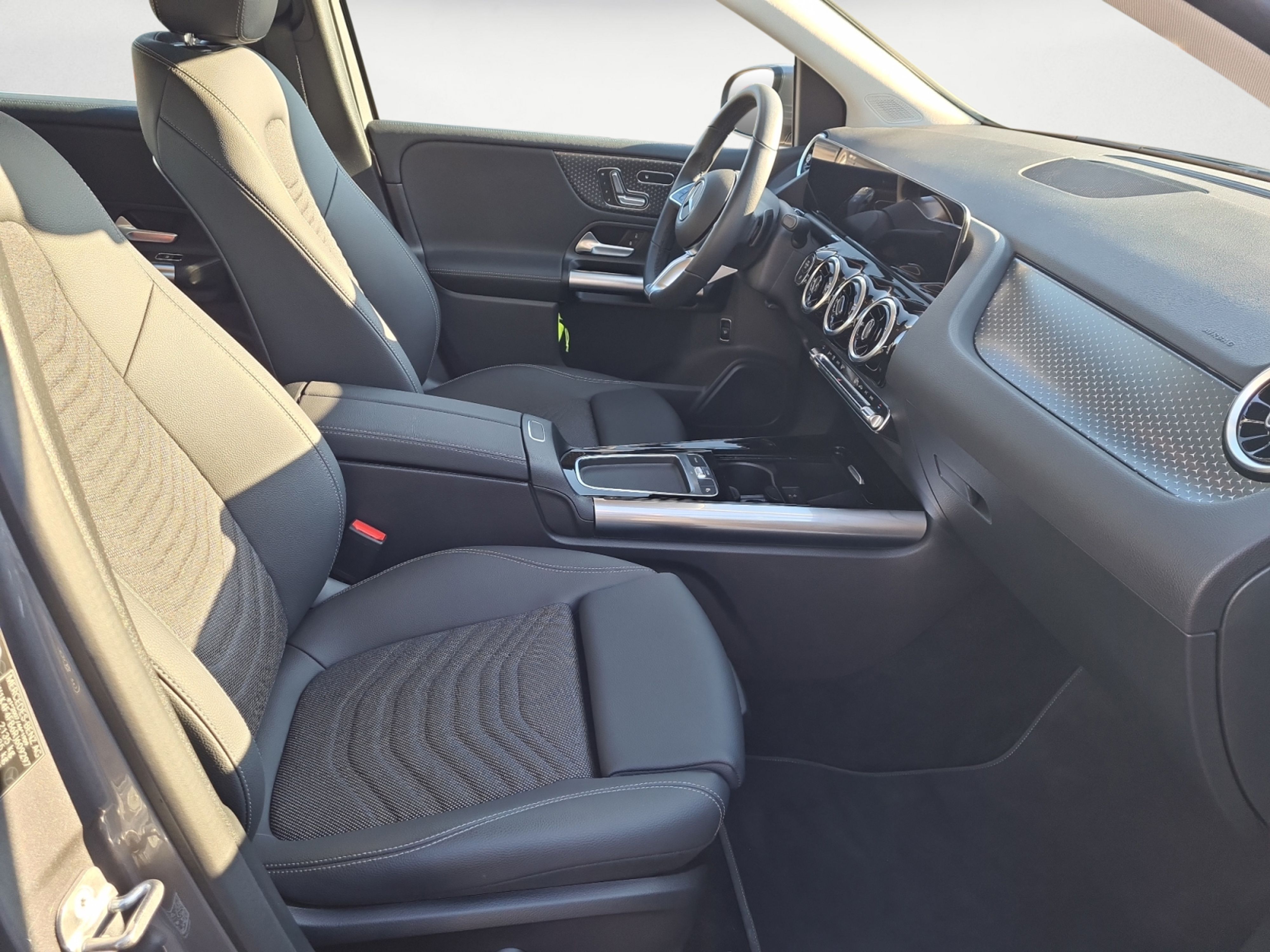 Mercedes-Benz - B 220 4 matic
