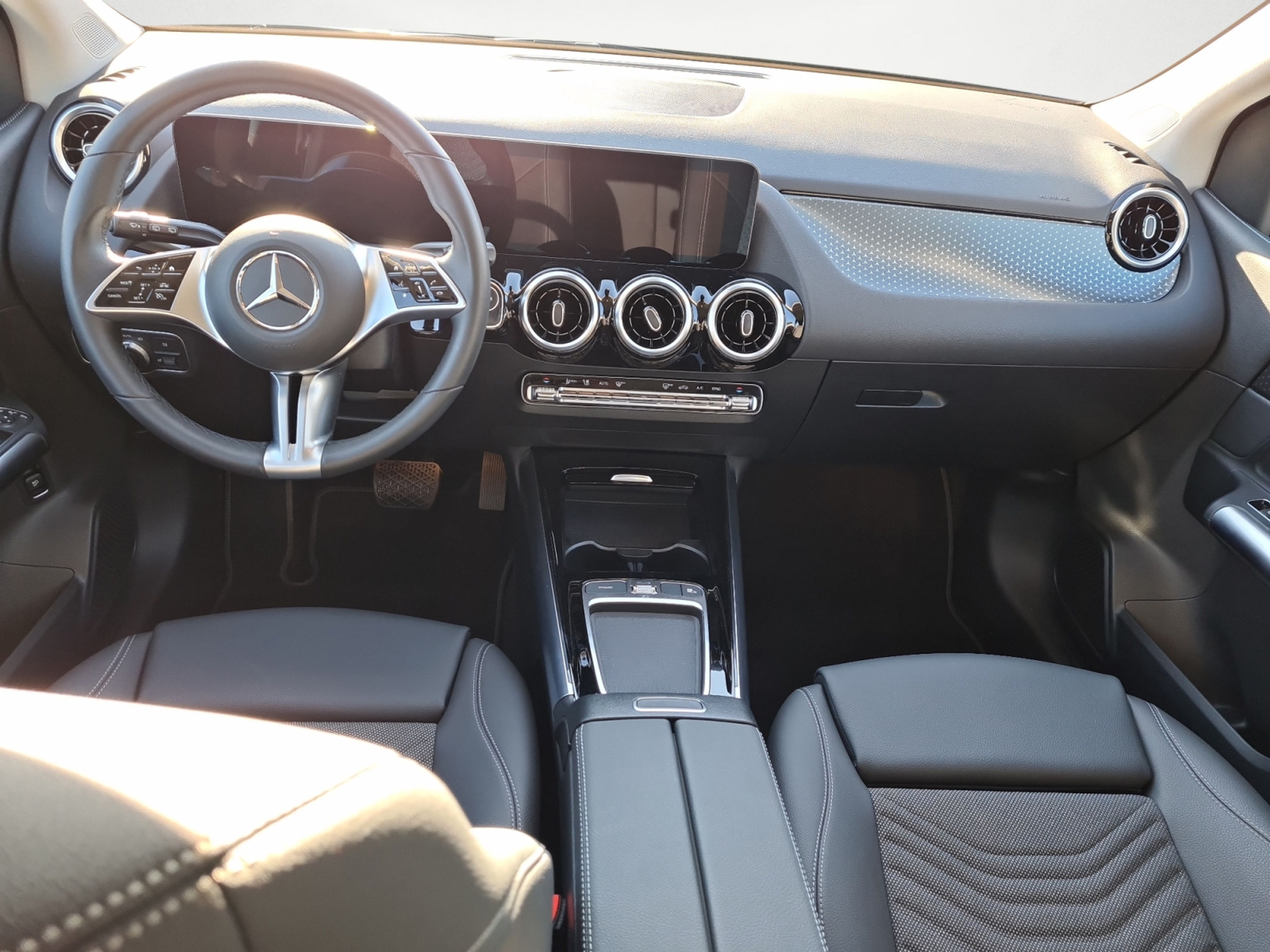 Mercedes-Benz - B 220 4 matic