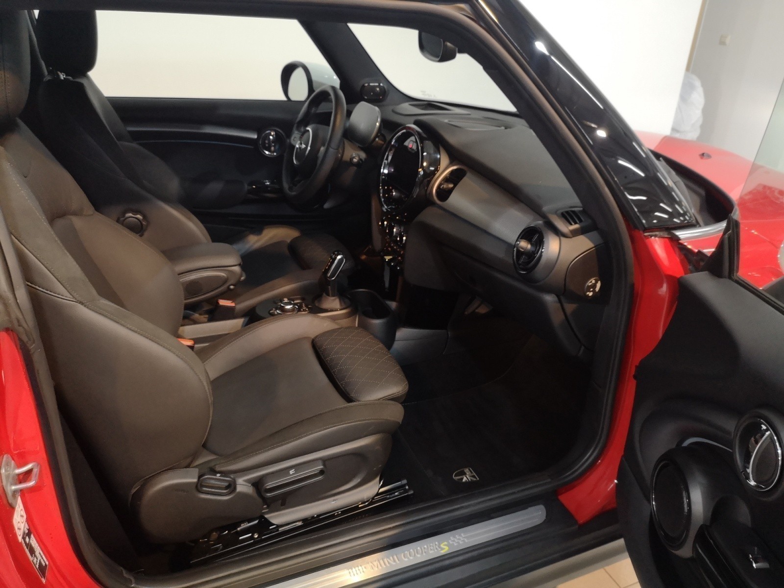 MINI - Cooper SE. MINI Yours Trim