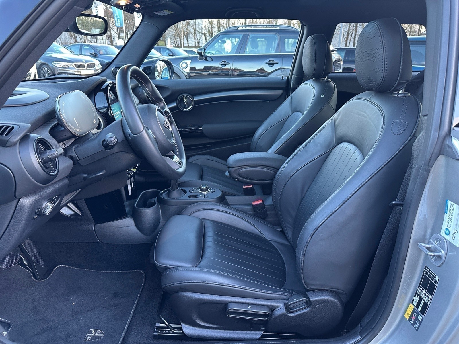 MINI - Cooper SE. MINI Yours Trim